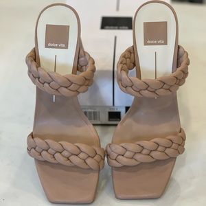 Dolce Vita Paily sandal in Cafe Stella size 9